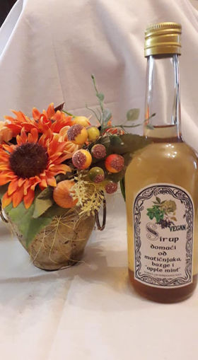Slika Sirup od matičnjaka, bazge i "apple mint" (iz uzgoja permakulture)